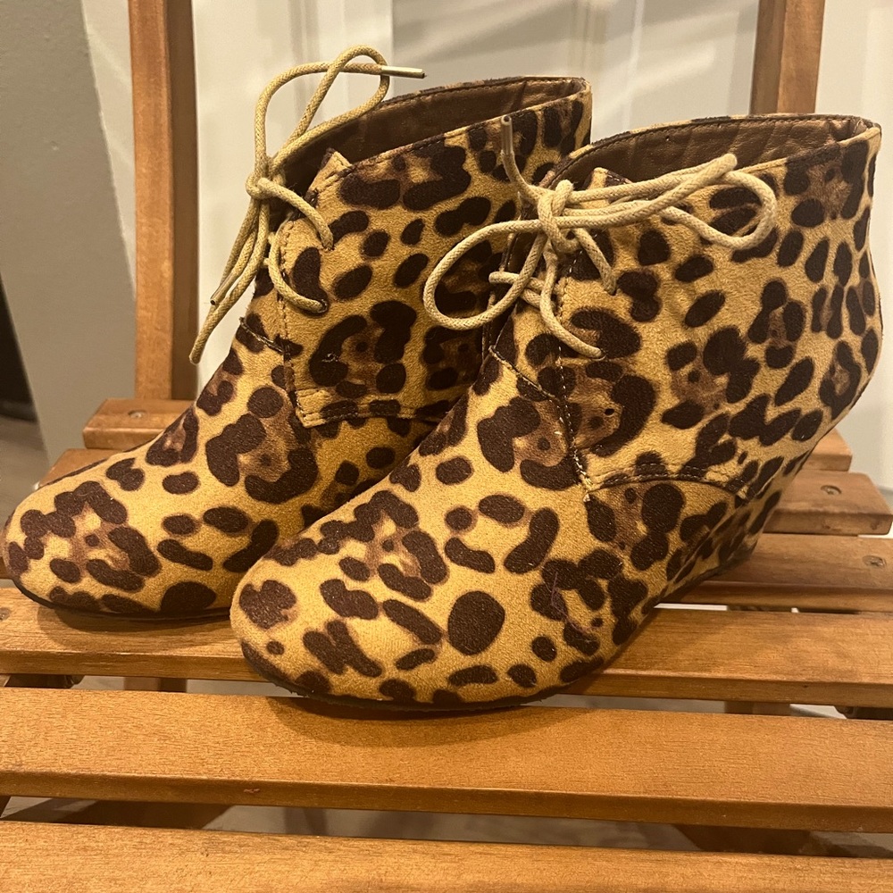 Bella Marie Leopard suede print boots GUC size 8.5